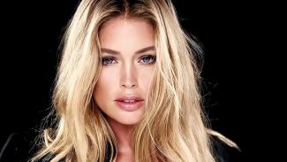 Day 11 - Doutzen Kroes by Hype Williams (LOVE Advent 2016)