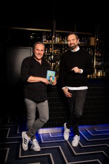 Ingo Nommsen (r.) ist zu Gast bei Playboy-Chefredakteur Florian Boitin in der Folge 08 von "After Hours"