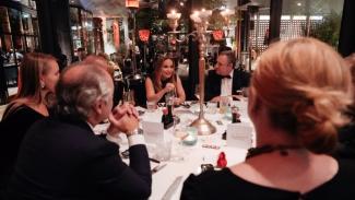 Exklusive Runde: Überraschungs-Gast Regina Halmich im Gespräch beim exklusiven Gala-Dinner im Casino-Restaurant "The Grill"