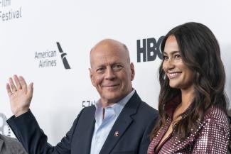 Bruce Willis mit Ehefrau Emma Heming-Willis 2019 bei einer Premierenfeier in New York