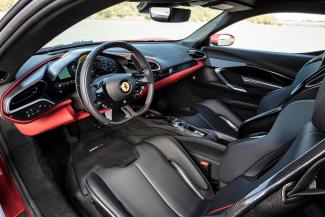 Digital und modern: Der Innenraum des Ferrari 196 GTB