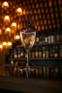 Profi-Tipp für die Zubereitung des Wodka Martini: Dieses Rezept – und rühren statt schütteln