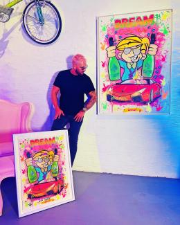 Denis Klapschus aka dekLart vor seinem für Playboy gestalteten Kunstwerk „Dreams come true“