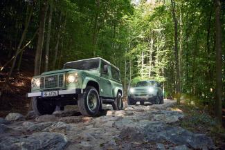 Der Land Rover Defender im Duell der Generationen