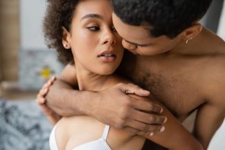 Laut einer Studie sagen Männer schneller „Ich liebe dich“ als Frauen. Woran das liegt …