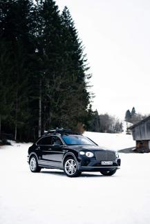 Bentley Bentayga Odyssean Edition mit Ski und Dachträger