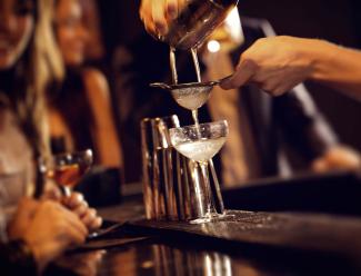 Geschichten und Rezepte zu 5 Drink-Klassikern wie Martini