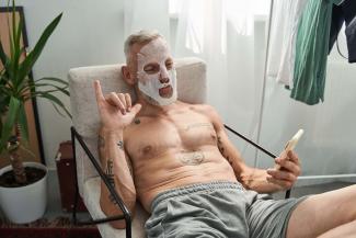 Statt Tuchmaske: 5 High-Tech-Gadgets für die Hautpflege bei Männern